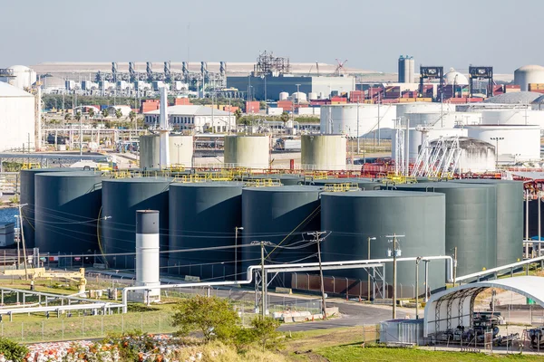 Harbor siyah tankları — Stok fotoğraf