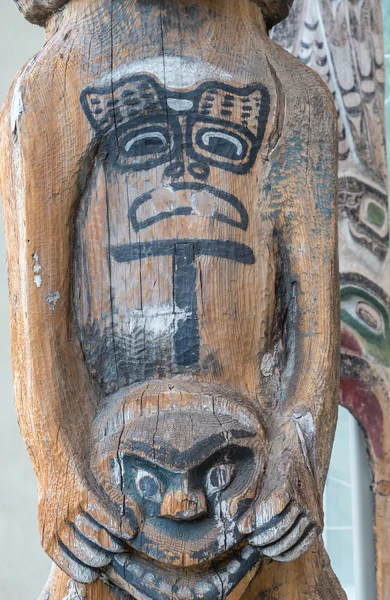 Gamla snidade Totems — Stockfoto