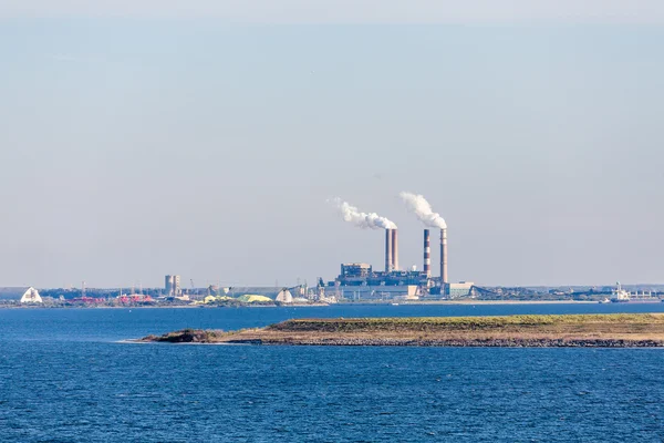 Industry Across Blue Water — Stock Photo, Image