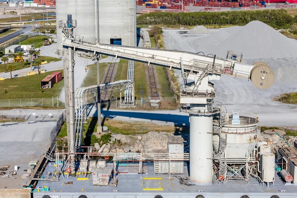 Pompă industrială în port — Fotografie, imagine de stoc