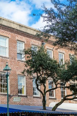 Şehir pazarı üzerinde Awning