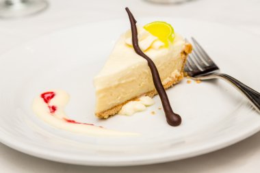 Limonlu turta çikolata sopa ile