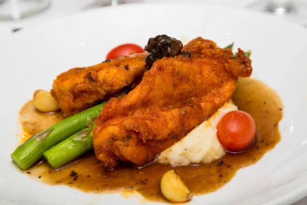 Chicken with Potatoes and Asparagus — Stock Photo, Image