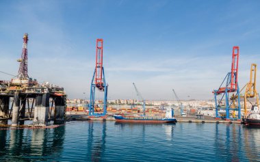 Nakliye petrol sondaj platformu tarafından