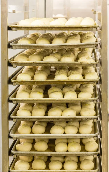 Masa de pan listo para el horno —  Fotos de Stock