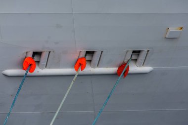 Gemi gövde içine üç halatlar