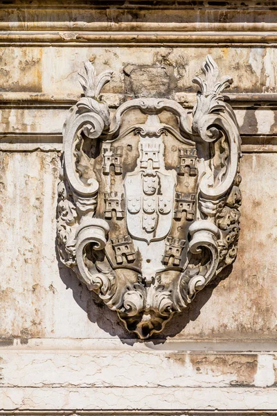Staré kamenné Crest v Lisabonu — Stock fotografie