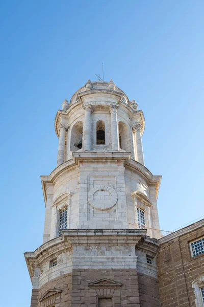 Glockenturm aus Stein und Marmor — Stockfoto