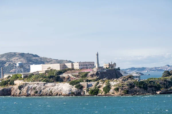 Alcatraz desde la Bahía — Foto de Stock