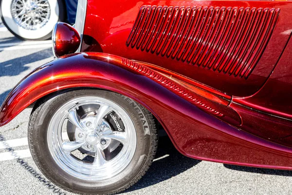 Roue Chrome sur Candy Apple Red Roadster — Photo