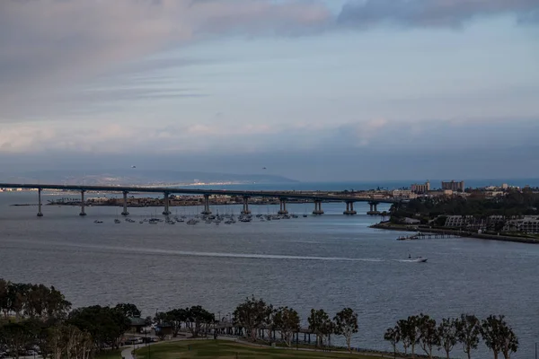 サン ディエゴ橋の夕暮れ — ストック写真
