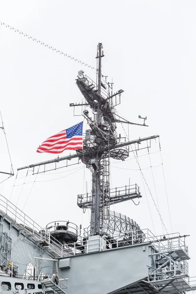 Amerikaanse vlag op Midway vliegdekschip — Stockfoto