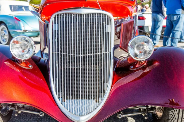 Chrome Grill no Red Roadster — Fotografia de Stock