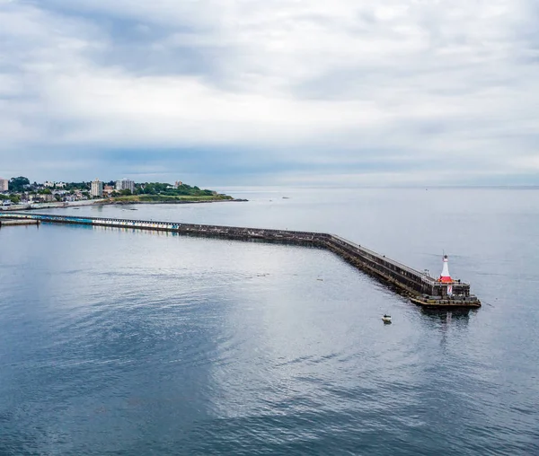 Seawall i latarnia morska w Victoria — Zdjęcie stockowe