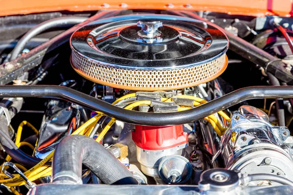 Chrome in een Mustang-Engine — Stockfoto