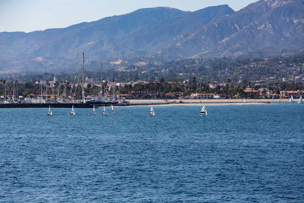 Línea de Veleros en Santa Barbara — Foto de Stock