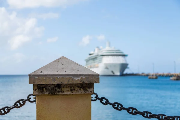Cruise Ship Beyond Post and Chain — Stock Photo, Image