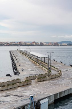 Uzun eğri beton İskelesi