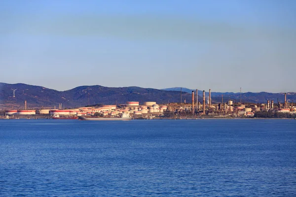Erdölverarbeitung an der gibraltschen Küste — Stockfoto
