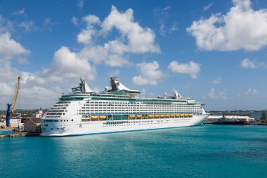 Lüks Cruise Ship Barbados'ta demirledi