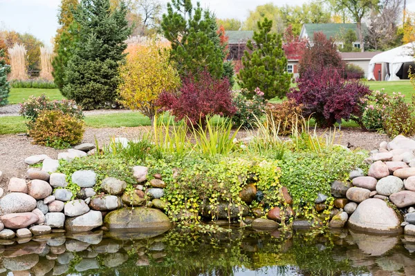 Small Lake in a Neighborhood Park — Stock Photo, Image