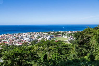 Kriket alanı ve Rosseau Dominika