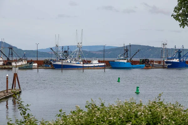 Blue and White Fishing Trawlers in Oregon — Stock Photo, Image