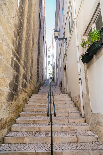 Escalera estrecha de Lisboa —  Fotos de Stock