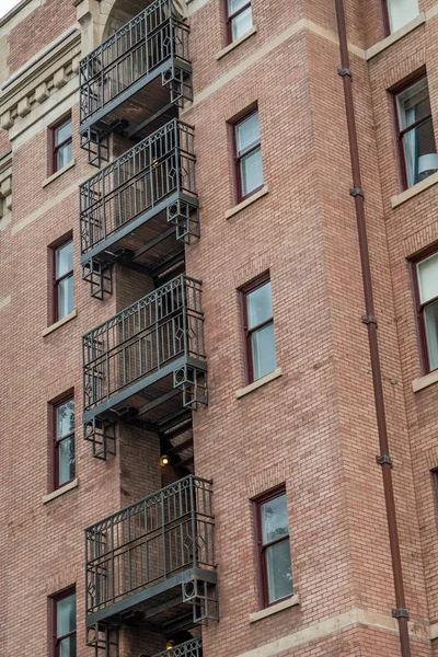 Černé tepané železo balkony — Stock fotografie