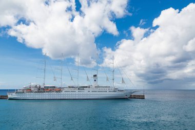 Beş direkli yelkenli gemi