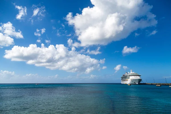 Kreuzfahrtschiff am st croix horizon — Stockfoto