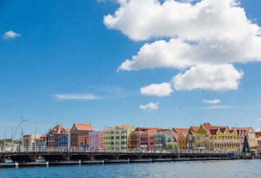 Pontoon Bridge uygulamasında Curacao