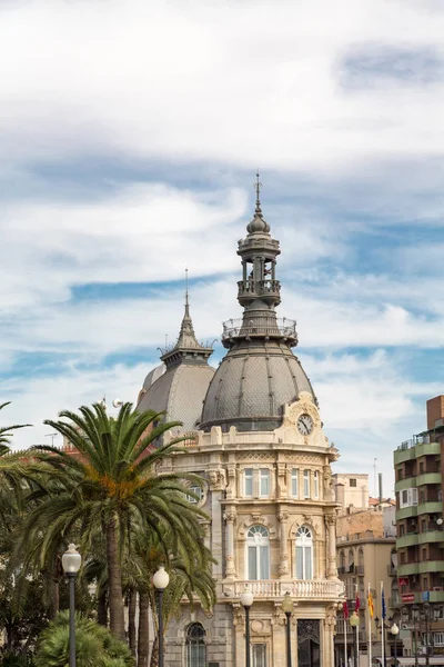 Oude koepels kerk in Cartagena, Spanje — Stockfoto