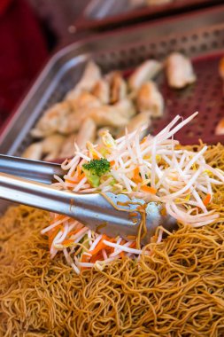 Sebze karıştırma ve Lo Mein