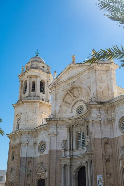 Massive kirche in cadiz spanien — Stockfoto