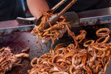 Kalamar sepete koymak