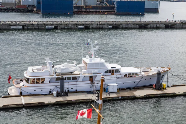 Yacht bianco in Canada — Foto Stock