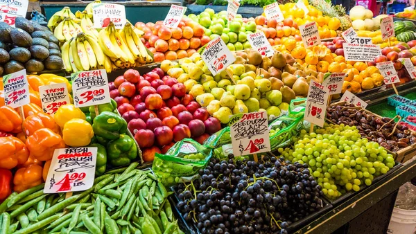 Colorful Fruit in a Public Market — Stock Photo, Image