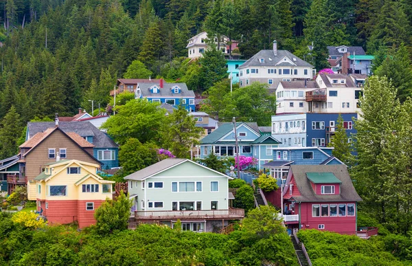 Case colorate su Ketchikan Hillside — Foto Stock