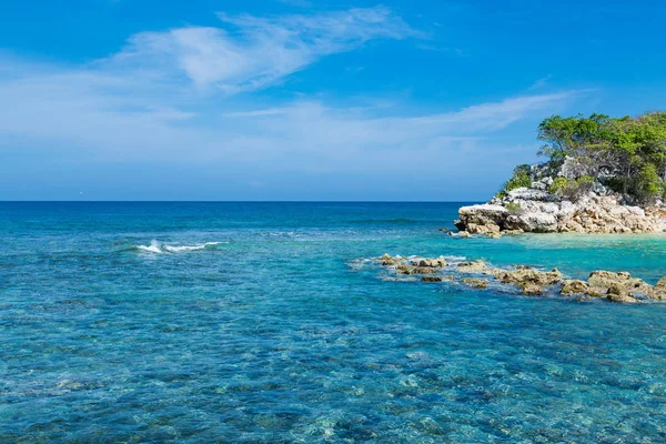 Clear Caribbean Water off Tropical Island — Stock Photo, Image