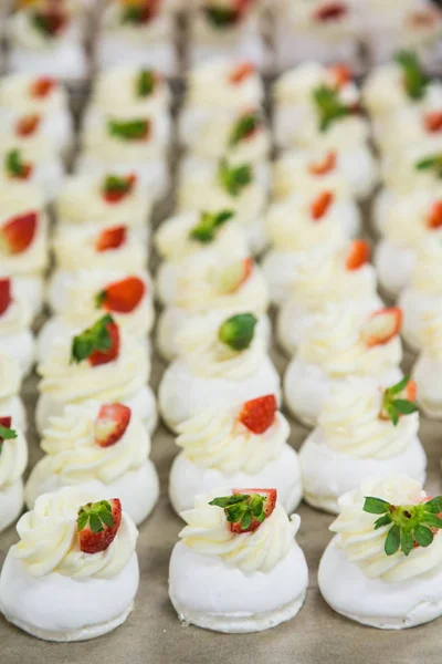 Cooking Macaroons in Commercial Kitchen — Stock Photo, Image