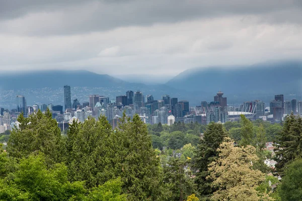 Vancouver sotto le nuvole della tempesta dalle colline — Foto Stock