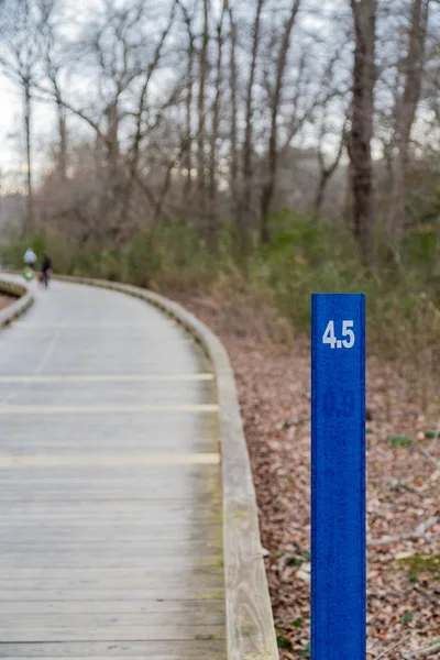 Quattro punto cinque miglio Marker su Fitness Trail — Foto Stock