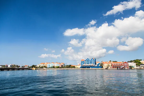 Kolorowe budynki kanał Curacao — Zdjęcie stockowe