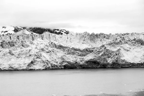 Gletscher in schwarz-weiß — Stockfoto