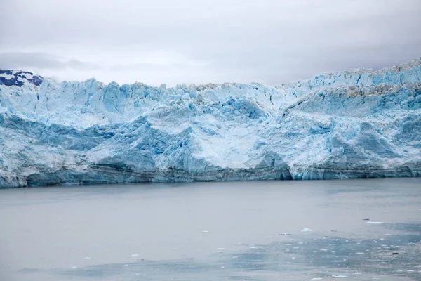 Blaues Eis in der Gletscherbucht — Stockfoto