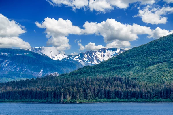 Alaska Green Hills et ciel bleu — Photo