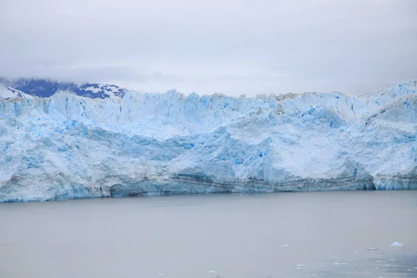 Gigantischer Gletscher im alaskan kanal — Stockfoto