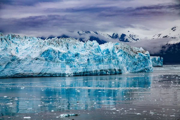 Glaciar Hubbard bajo nubes de tormenta Imagen de stock