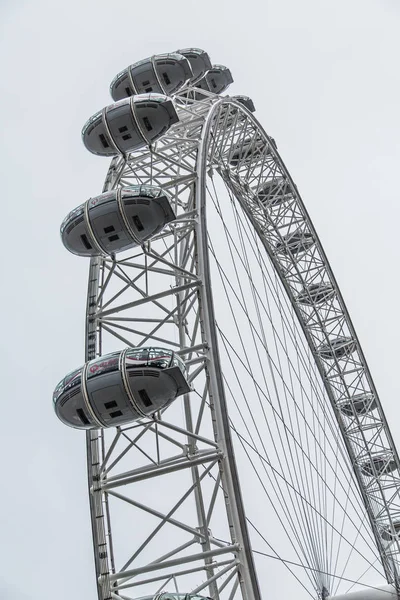 Cars on White Ferris Wheel — Stock Photo, Image